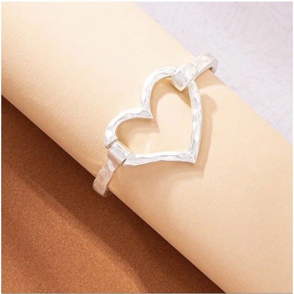 Silver Open Heart Cuff Bracelet Hammered Textured Statement Bangle Modern OS⁠